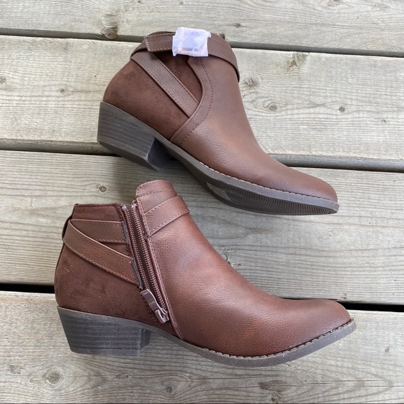 NWOT || Top Moda Brown Ankle Boots - Picture 3 of 9